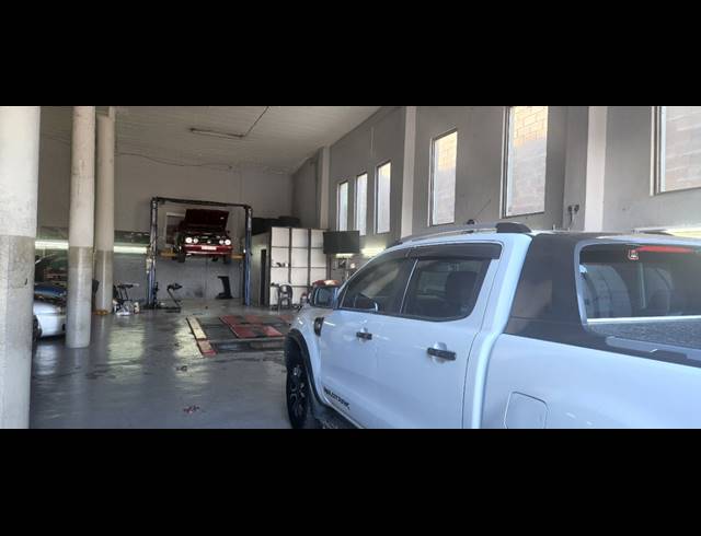 340M² WORKSHOP TO LET IN SEA COW LAKE